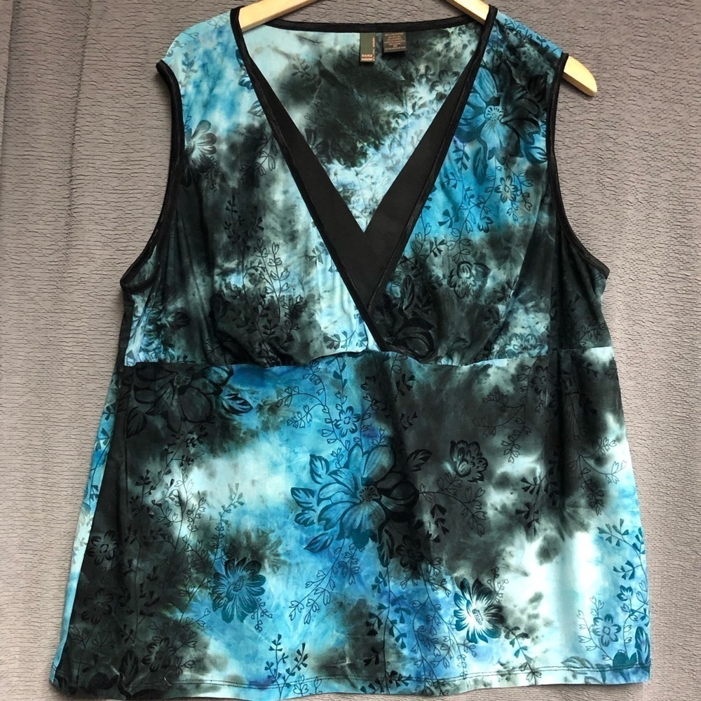 Sera nade New York woman 3X tank top V-neck with black neckline